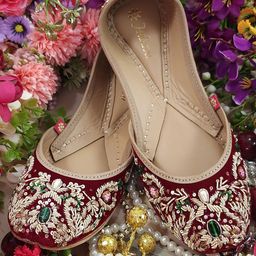 Fulkari Women Embellished Ethnic Mojaris Flats-picture-38