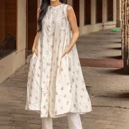 GoSriKi Floral Printed A-Line Kurta With Trousers-image-7