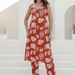 Kohsh Women Floral Printed Regular Beads and Stones Pure Cotton Kurta with Trousers-image-50