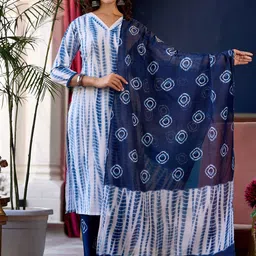 DIVASTRI Women Abstract Dyed Kurta with Trousers & Dupatta image 4