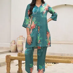 Chandbaali Digital Printed V Neck Tunic With Trousers Co-Ords-image-32