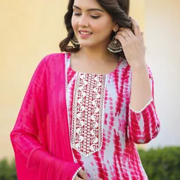gosriki KALINI Ombre Dyed Thread Work Kurta & Trousers With Dupatta image 3