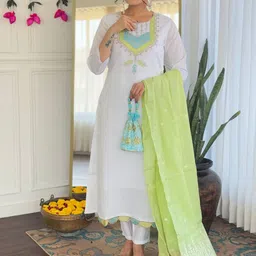Growdamy Floral Yoke Design Sequinned Straight Kurta With Trousers & Dupatta-image-17