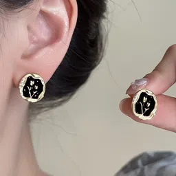 VAGHBHATT Gold-Plated Heart Shaped Studs image 5