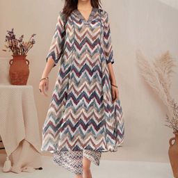BAESD Chevron Printed Panelled V-Neck A-Line Kurta With Palazzos-picture-18