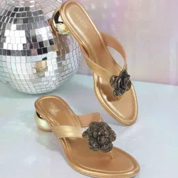 Mochi Wedge Sandals-10