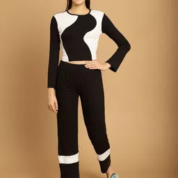 ETC Colourblocked Round Neck T-Shirt With Trousers-picture-22