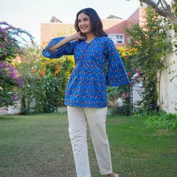 IKRASS Geometric Print Bell Sleeve Cotton Top-picture-37
