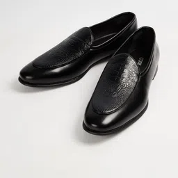 CODE by Lifestyle Men Textured Formal Loafers image 2