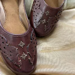 DESI COLOUR Women Woven Design Ethnic Mojaris Flats-45