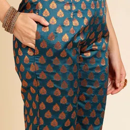 Anouk Ethnic Motifs Woven Design Zari Kurta Mandarin Collar With Trousers & Dupatta image 3