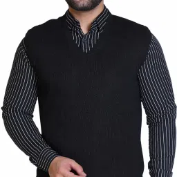 Men Solid V Neck Black Sweater-image-125