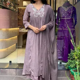 DIVASTRI Women Purple Pure silk Ethnic Motifs Embroidered Patchwork Kurta Set-picture-2