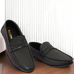 Beeone Men Lightweight Woven Design Loafers-image-38