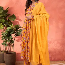 Shae by SASSAFRAS Floral Printed Pleated V-Neck Pure Cotton Kurta With Trousers & Dupatta-24