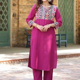 HOUSE OF MORA Geometric Printed Sequinned Notch Neck Straight Kurta with Trousers-9