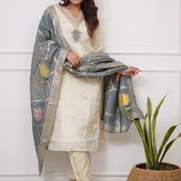 Twika Floral Embroidered V-Neck Thread Work Chanderi Silk Kurta With Trouser And Dupatta-14