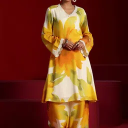 Libas Art Abstract V-Neck Printed Tunic With Palazzos-image-19