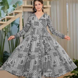 Emaira Floral Printed V-Neck Angrakha Pure Cotton Kurta With Trousers-23