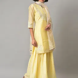 WISHFUL Women Ethnic Motifs Embroidered Thread Work Kurta with Sharara & With Dupatta image 4