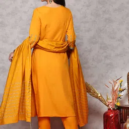 Ishin Floral Printed Regular Kurta with Trousers & Dupatta image 4