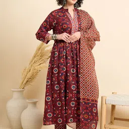 KALINI Women Floral Printed Regular Kurta with Trousers & With Dupatta-40