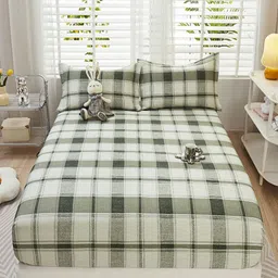 JC HOME Green & White 220 TC Queen Bedsheet with 2 Pillow Covers-15