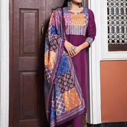 Colors of Earth Women Yoke Design Regular Kurta with Trousers & With Dupatta-15