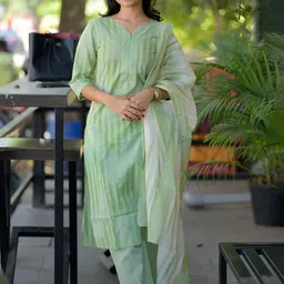 DIVASTRI Geometric Printed Notch Neck Straight Kurta With Trousers & Dupatta-11