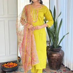 Brand Hill Women Floral Embroidered Regular Thread Work Kurta with Trousers & Dupatta-picture-5