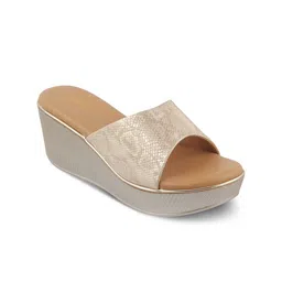 Tresmode Women Textured Wedge Sandals image 2