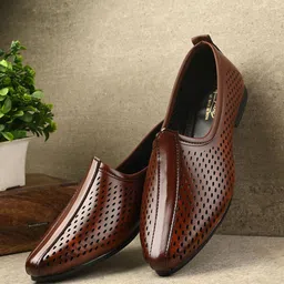 knoos Men Textured Derbys-image-5