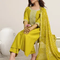 Women Silk Blend Kurta Pant Dupatta Set-image-72