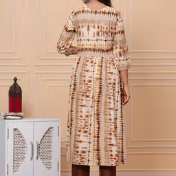 UNISETS Abstract Printed Embroidered Empire Kurta & Trousers With Dupatta image 5