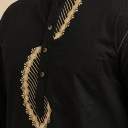Arch element Men Flared Sleeves Thread Work Kurta image 3