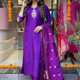 HERE&NOW Women Ethnic Motifs Embroidered Regular Kurta with Trousers & Dupatta-43