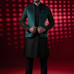 TheEthnic.Co Mandarin Collar Velvet Kurta with Trousers-image-37