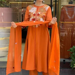 brand hill Women Floral Emboridered Regular Chanderi Silk Kurta with Trousers & Dupatta-picture-2