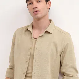 HIGHLANDER Men Spread Collar Textured Cotton Casual Shirt-image-70