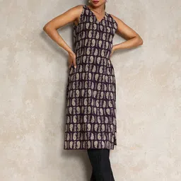 Varanga Paisley Printed Cotton V-Neck Straight Kurta-58