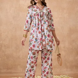 Globus V-Neck Gotta Patti Floral Print Tunic with Wide Leg Pants Festive Co-Ord Set-picture-26