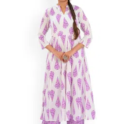 30 Looks Women Floral Printed Regular Pure Cotton Kurta with Trousers-picture-23