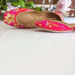 Amaryllis for her Women Printed Mojaris Flats-image-87
