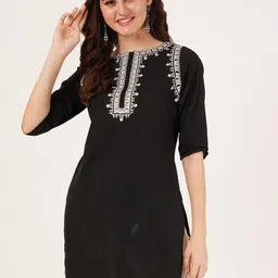Brownverse Geometric Embroidered Thread Work Cotton A-Line Short Kurti-3