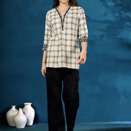 Anouk White Striped V-Neck Liva Kurti-image-34