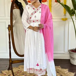 THE52 Floral Yoke Design V-Neck Straight Kurta With Trousers & Dupatta-picture-12