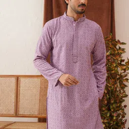 Jompers Men Geometric Embroidered Sequinned Kurta-image-9