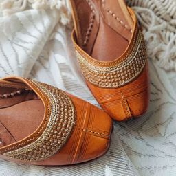 DESI COLOUR Women Ethnic Mojaris Flats-11