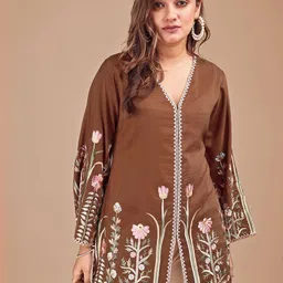Tikhi Imli Embroidered Tunic With Trousers Co-Ords-image-17