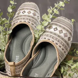 Indifeet Women Printed Lightweight Slip-On Mojaris-image-22